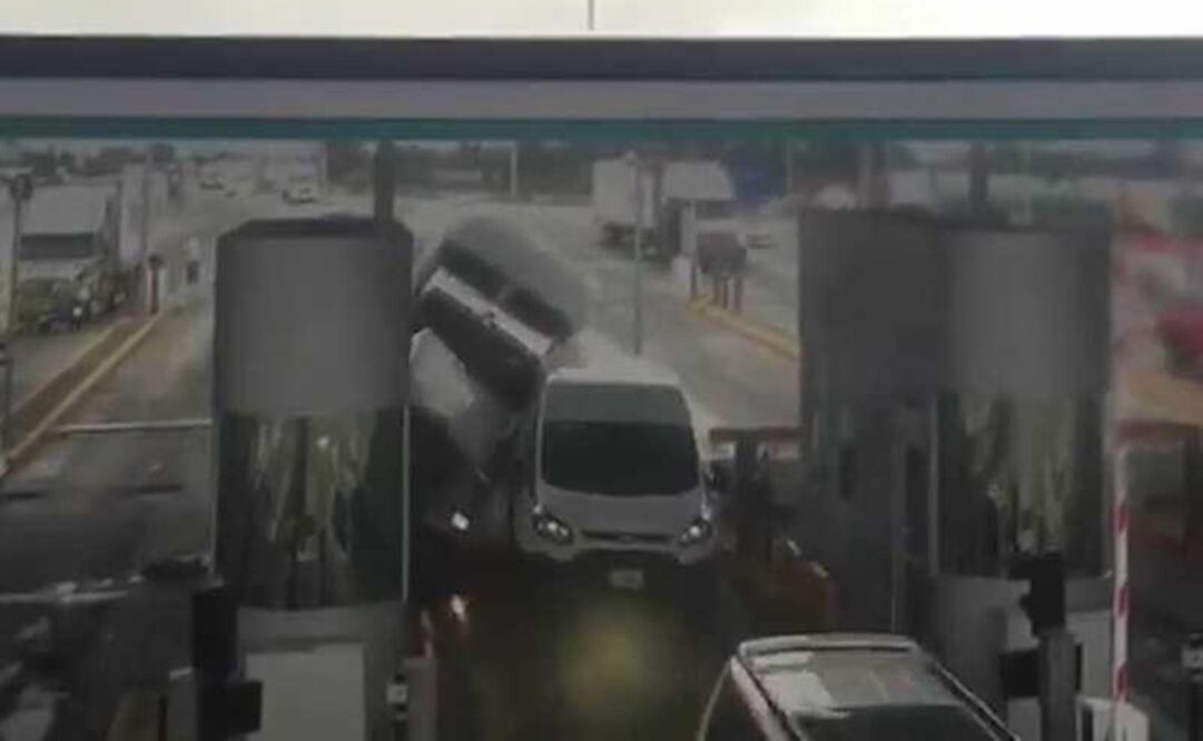 La unidad detuvo la marcha a unos metros de la caseta de cobro de la autopista México-Puebla. Foto: Captura de pantalla