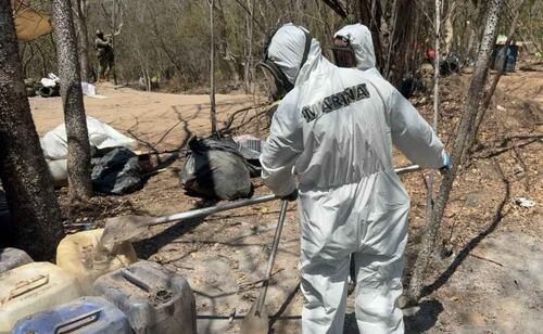 Elementos de la Semar localizaron y neutralizaron un laboratorio clandestino en el municipio de Mocorito, Sinaloa, presuntamente de La Chapiza. Foto: Especial