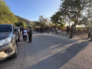 Localizan en Oaxaca 3 vehículos de jóvenes desaparecidos en Puerto Escondido; fiscal asegura que 6 de ellos tienen antecedentes penales