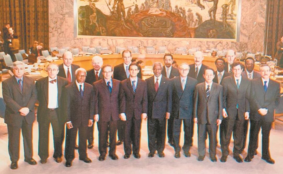 Grupo donde aparece Enrique Berruga y el resto de integrantes del Consejo de Seguridad. Fotos: Cortesía