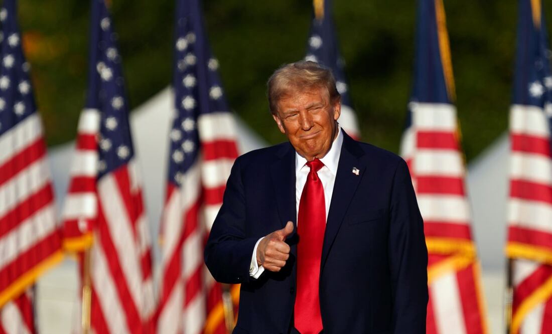 En un acto en Butler, Pensilvania, el expresidente Donald Trump afirmó que el "enemigo interno" representa un peligro mayor que el externo, sugiriendo que podrían haber ordenado su muerte tras el atentado que sufrió en julio. Foto: EFE