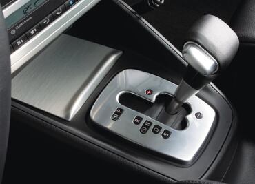 Cómo frenar con motor en un coche automático