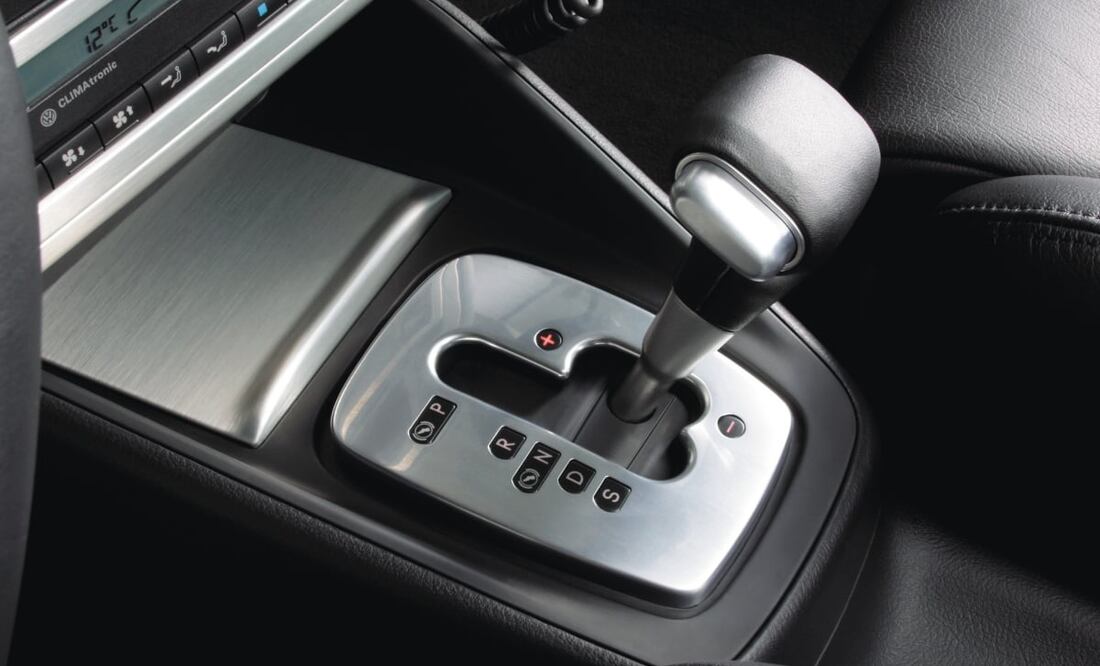 Cómo frenar con motor en un coche automático