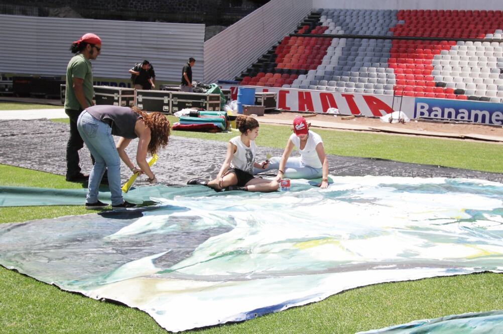 300 personas trabajan en la construcción del escenario y alrededor de 150 en temas de comunicación (CARLOS MEJIA. EL UNIVERSAL)