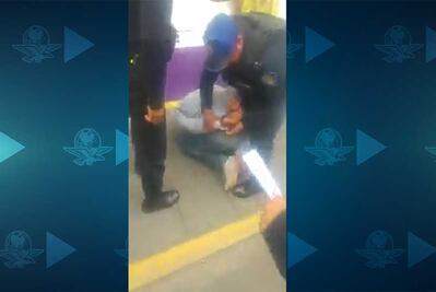 Vecinos golpean y entregan a sujeto por asaltar a extrajera en Xochimilco