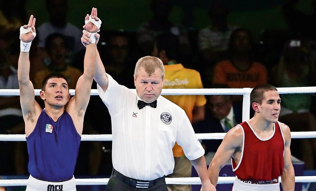 Primera victoria de Velázquez (izq.) al vencer por decisión unánime (IVAN STEPHENS. EL UNIVERSAL)