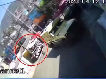 VIDEO: Muere vendedor al ser aplastado por una camioneta de valores en Tlalnepantla