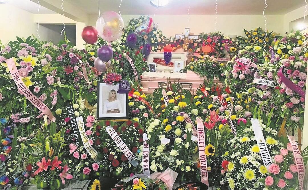 Lucero Marisol Cuadras, del colectivo Feministas del Mar, fue despedida ayer por familiares y amigos en Guaymas. Foto: Especial