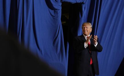 Trump dice que evalúa separar los dos grandes bancos de EU