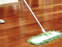 Trucos infalibles para limpiar los pisos de madera sin dañarlos