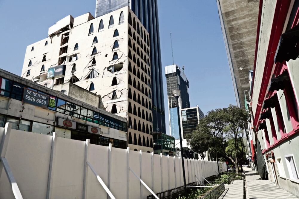 El jefe de Gobierno informó que en el inmueble de Génova 33 ya se desmanteló la planta baja, y los tres primeros pisos de la construcción (ARCHIVO. EL UNIVERSAL)