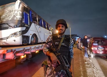 Egipto mata a 40 presuntos terroristas tras explosión de autobús de turistas
