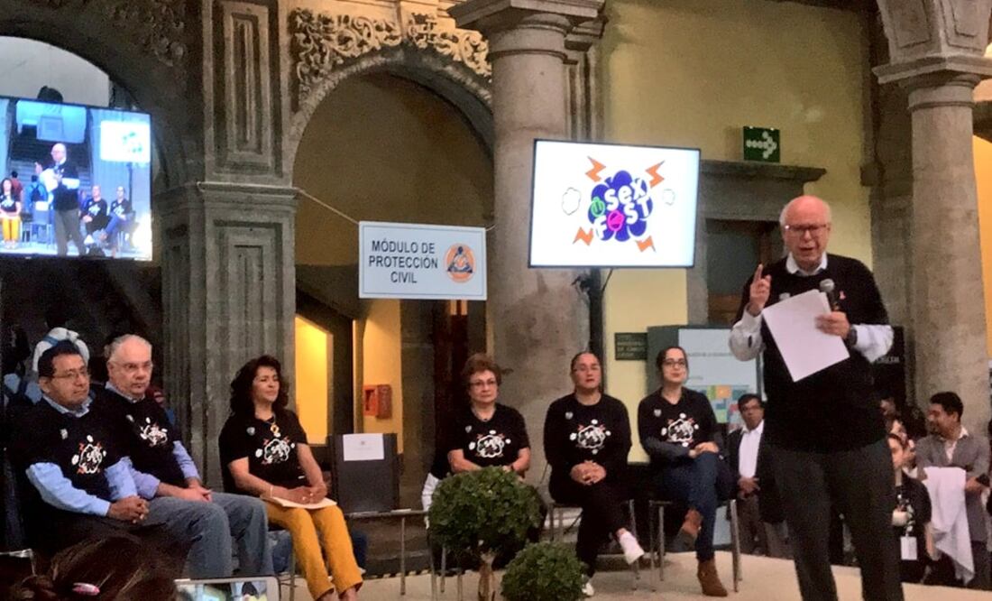 Narro Robles puso en marcha el Sex Fest 2018 en el Palacio de la Antigua Escuela de Medicina. Foto: @JoseNarroR