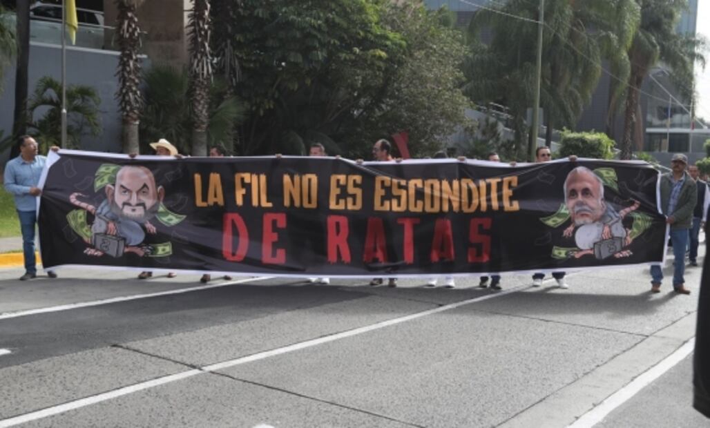 Con marcha, Movimiento Ciudadano intenta boicotear la FIL