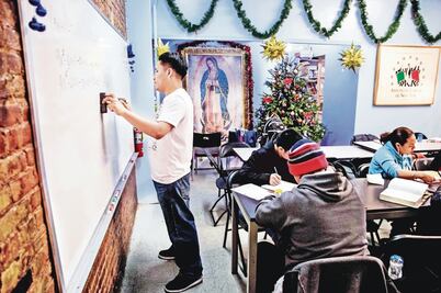 Se certificará en inglés a los "dreamers" deportados: MAM