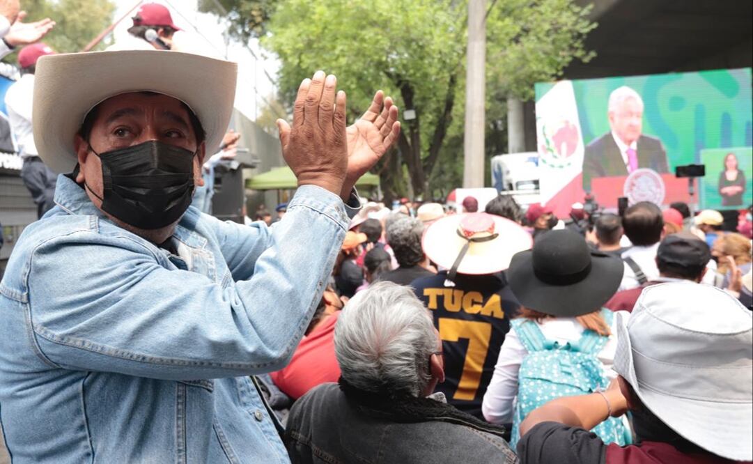 El aspirante a la gubernatura de Guerrero tiene un plantón afuera del INE. Foto: Berenice Fregoso / EL UNIVERSAL