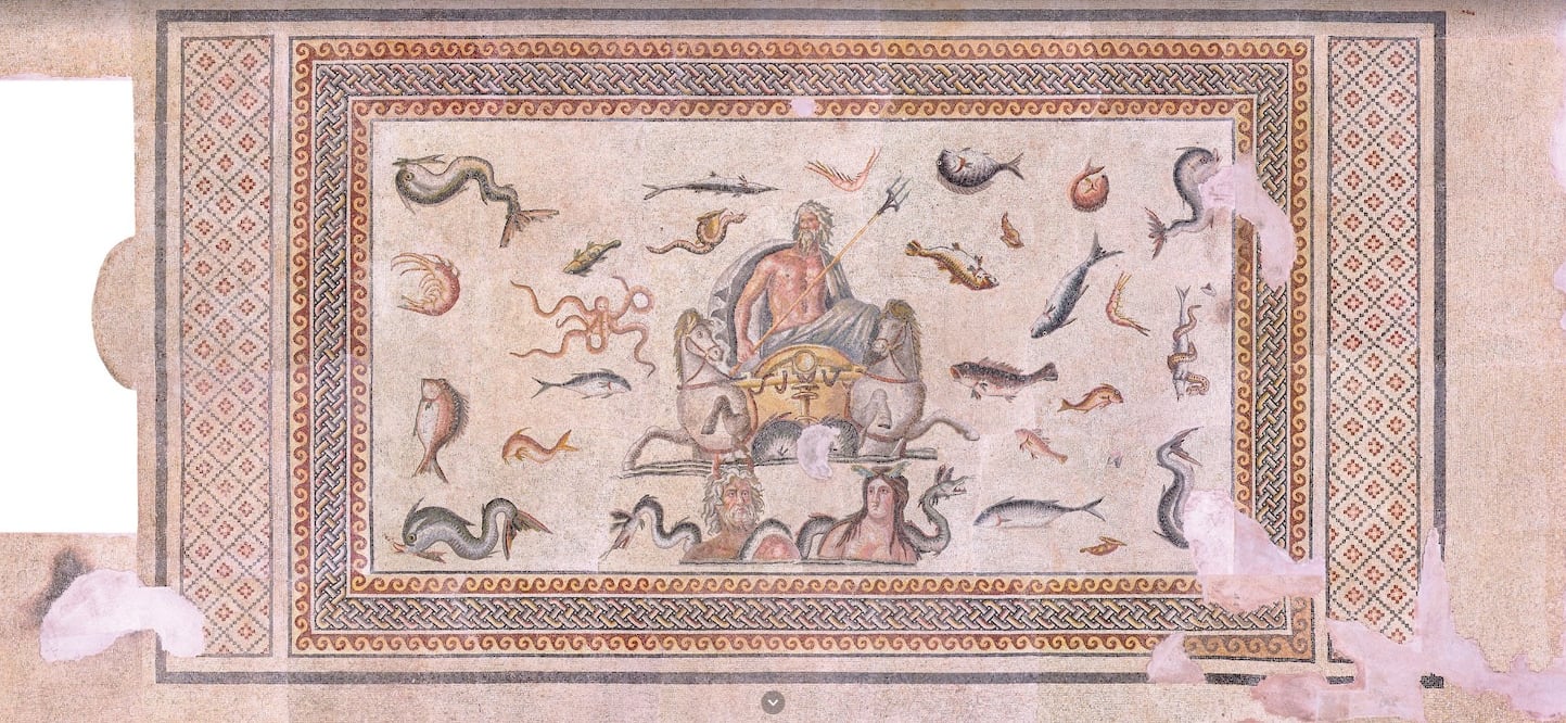 Descubierto en la antigua ciudad de Zeugma y resguardado hoy en el Museo de Mosaicos de Turquía, este mosaico sirvió de inspiración para la portada de Principio, medio, fin, la nueva novela de
 la autora.  Crédito: www.artsandculture.google.com