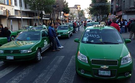 Cierre vial en Bucareli por presencia de taxistas