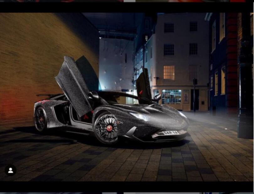 El Lamborghini Aventador cubierto con miles de cristales 