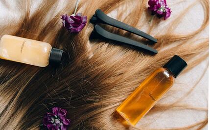 Cómo aclarar el cabello con canela