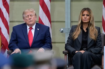 ¿Trump se quedó dormido en ceremonia del 11-S?; el mandatario conmemoró en el Pentágono el 25 aniversario de los atentados