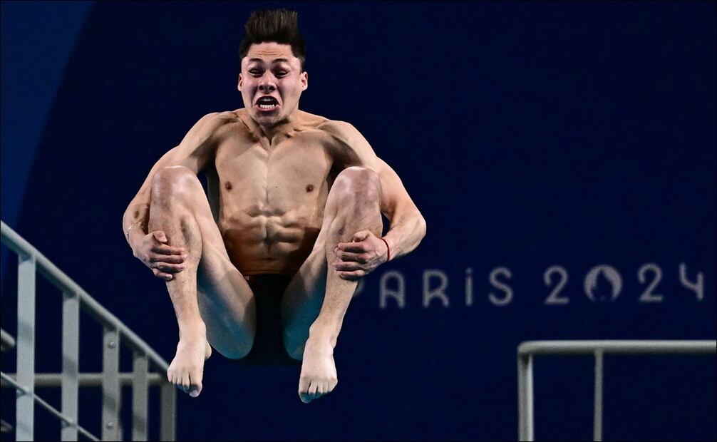 Osmar Olvera, durante su participación en el trampolín de 3m en París 2024. FOTO: AFP
