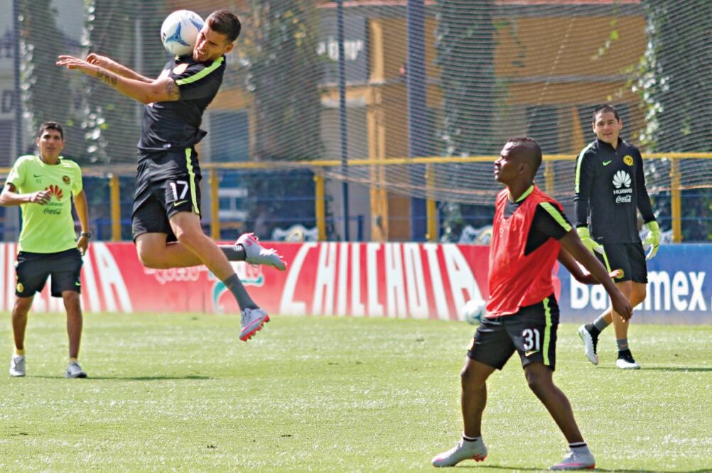Ventura Alvarado y Darwin Quintero, durante el entrenamiento de las Águilas, previo al Clásico en el Azul (IMAGO7)
