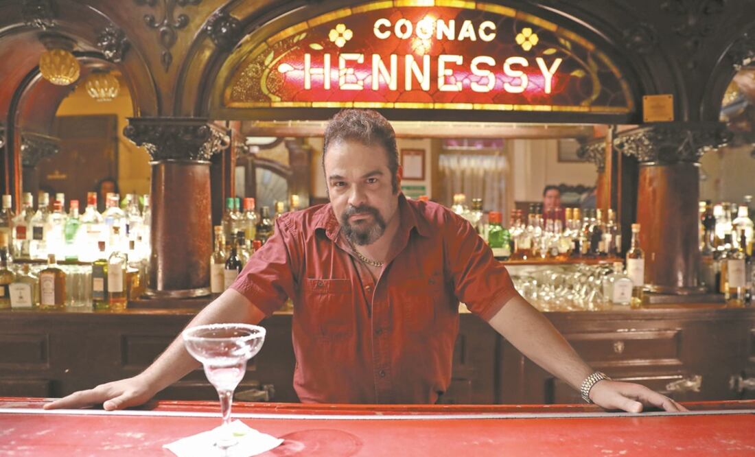 En "Lecciones para canallas" Corona interpreta a un cantinero. CORTESÍA