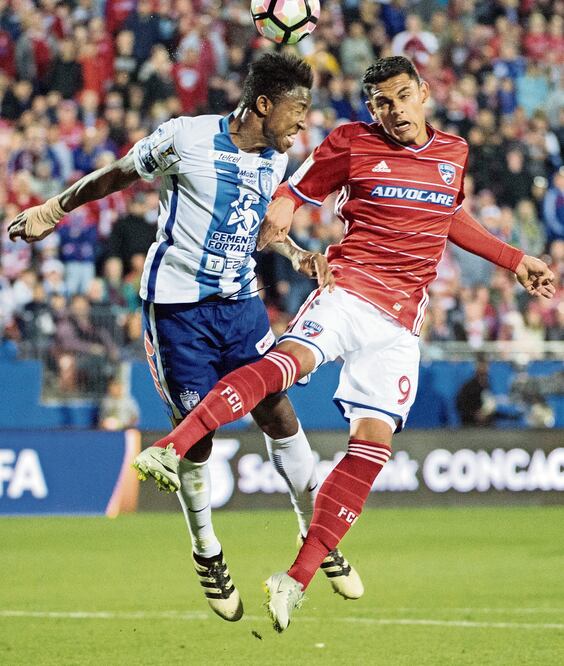 Los Tuzos ganaban 0-1, pero al final perdieron en Frisco. (JEFFREY MCWHORTER. AP)