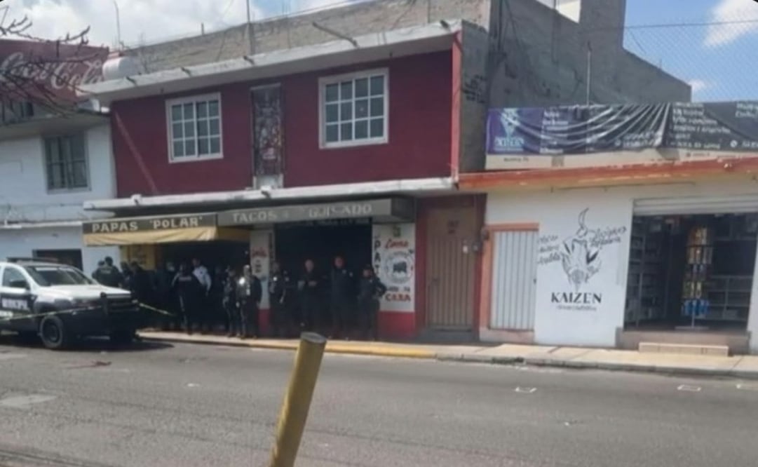 Tres personas perdieron la vida tras ataque armado en negocio de comida en Nicolás Romero.
Foto: Especial.