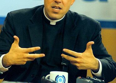 Detienen a sacerdote polaco que organizó una orgía y drogó a un trabajador sexual dentro de la casa parroquial