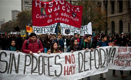 Chile: Marchan profesores contra reforma educativa