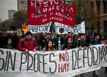 Chile: Marchan profesores contra reforma educativa
