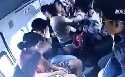 Captan en video asalto en combi en Avenida Central; los detienen gracias a retén