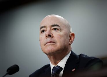 Mayorkas admite crisis en la frontera con México; insiste que debe resolverla el Congreso