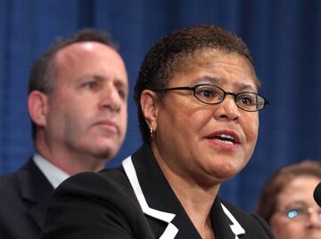 Alcaldesa de Los Ángeles refuerza protección para inmigrantes ante redadas de Trump; las describe como "ilegales y caóticas"