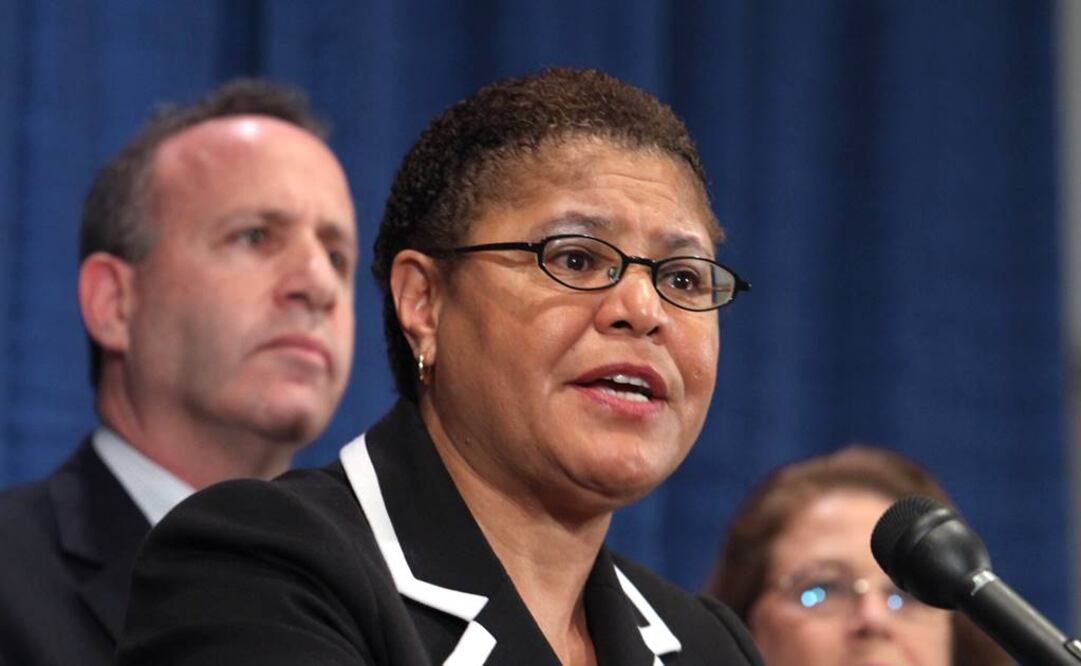 Karen Bass, alcaldesa de Los Ángeles. Foto: AP