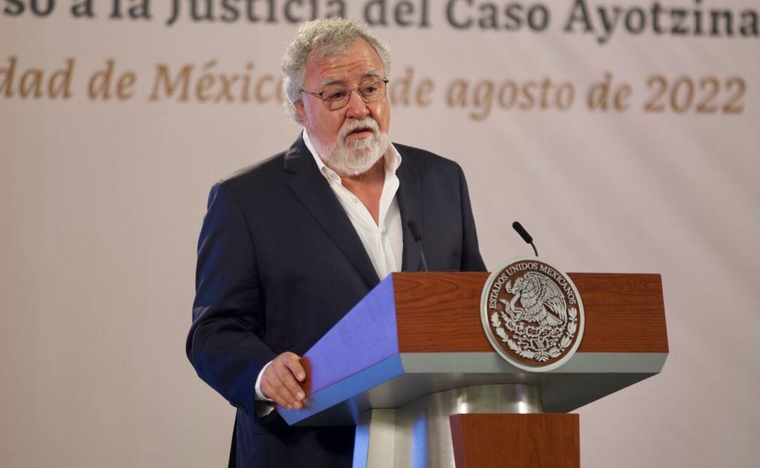Alejandro Encinas, subsecretario de Derechos Humanos, en conferencia de prensa sobre el caso Ayotzinapa / Foto: Germán Espinosa. EL UNIVERSAL 
