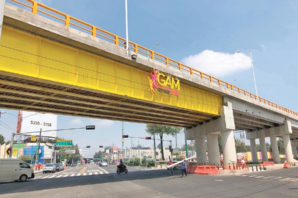 Ubicación. El puente vehicular desahoga la circulación en el cruce de las avenidas 100 Metros y Montevideo (ESPECIAL)
