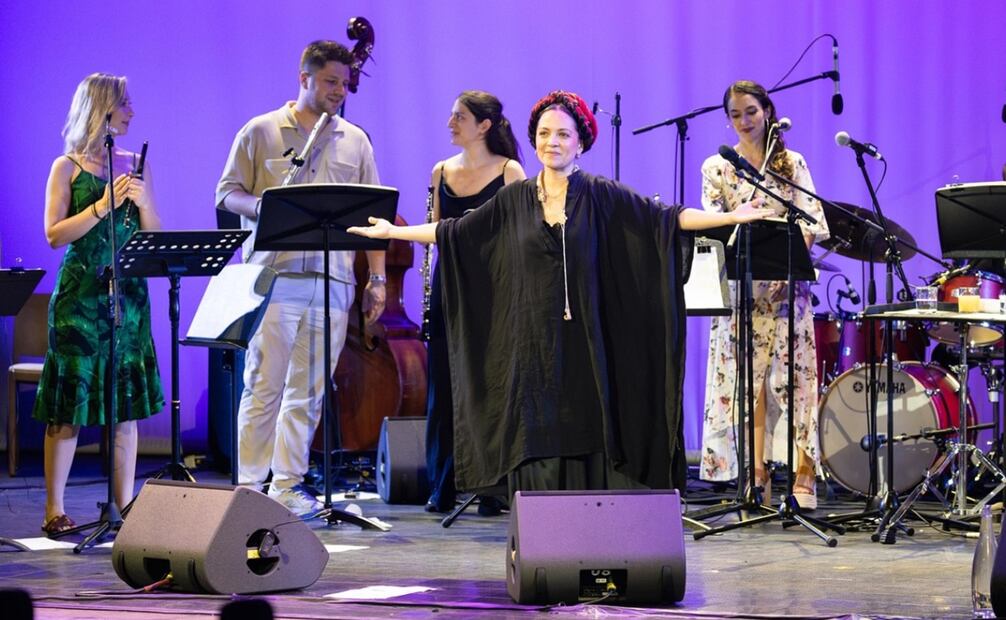 Presentación de la mexicana Natalia Lafourcade en Playa del Carmen. Foto: Festival PAAX GNP.