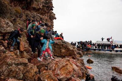 Mueren 3 niños tras naufragio cerca de isla griega