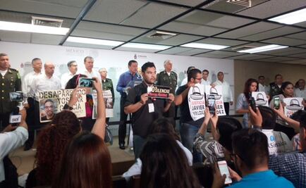 ​Madre de policía desaparecido pide ayuda a Osorio Chong