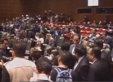 Legisladores guardan minuto de silencio por víctimas en Tlahuelilpan