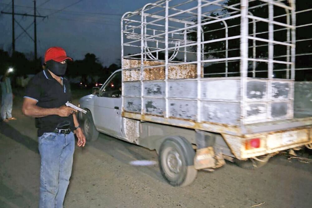 Las armas que usan los grupos de civiles no son peligrosas, las ocupan para la cacería, aclara fiscalía. (LUMA LÓPEZ. EL UNIVERSAL)