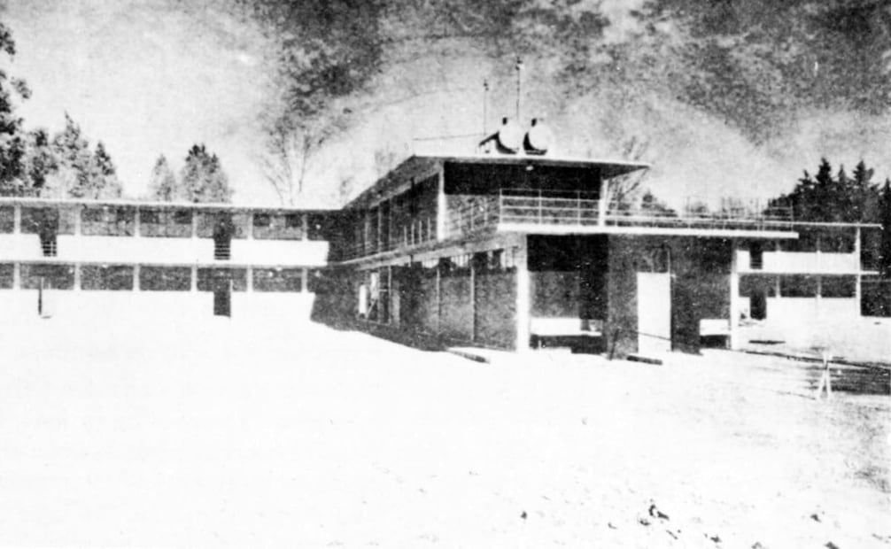 Escuela Primaria Melchor Ocampo, de 1932, en la esquina de Fernández Leal y avenida Hidalgo en Coyoacán. Costó casi 51 mil pesos de la época y a los doce salones originales se le sumaron seis de una eventual ampliación. Colección Villasana.
