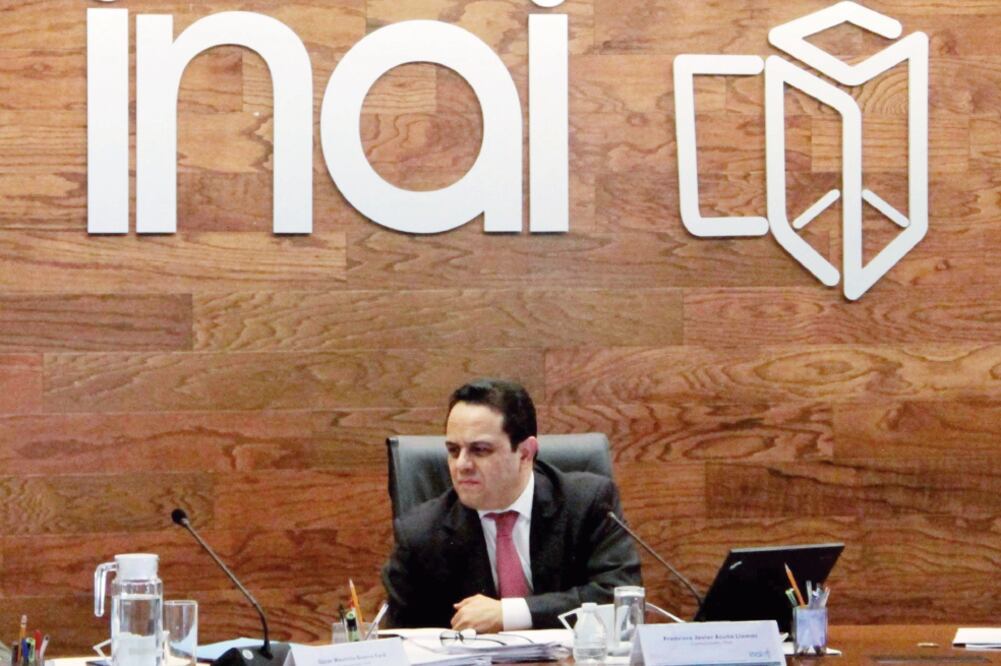 El comisionado Javier Acuña Llamas afirma que Pemex hizo una interpretación errónea de la solicitud y proporcionó documentos que no atienden lo requerido (ARCHIVO. EL UNIVERSAL)