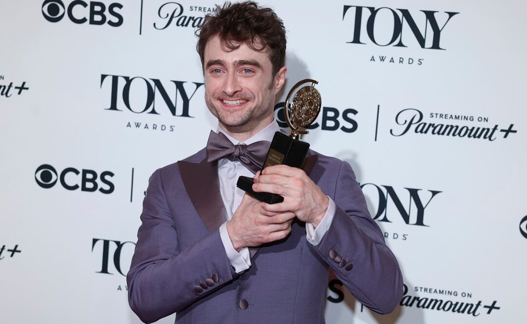 El protagonista de "Harry Potter" se llevó a casa su primer premio como actor de teatro. Foto: EFE.