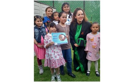 Reconocen a Tatiana con Doctorado Honoris Causa