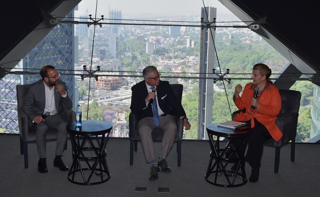 Oscar Diez. Indra;  Javier Murillo, Presidente de Metrics y Ana María Salazar, experta en temas de seguridad, participan en el Foro “Inteligencia Artificial, Fake News y Desafíos a la Democracia. Foto: Eduardo Castañeda. EL UNIVERSAL