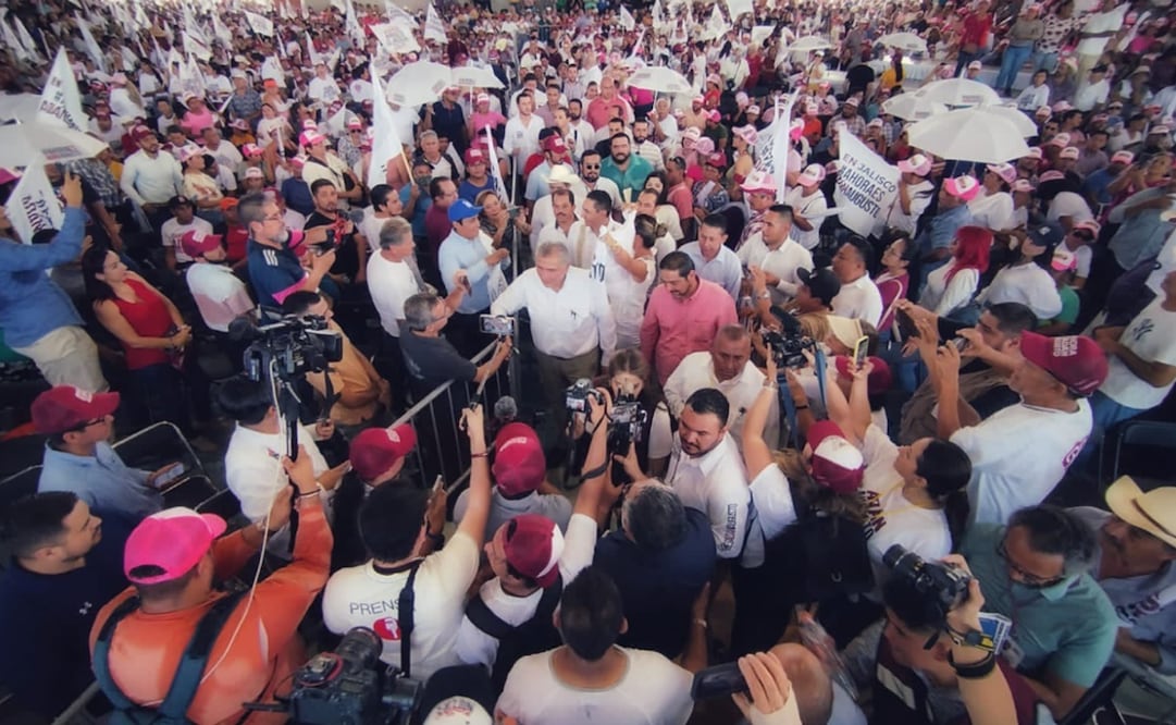 Adán Augusto López inició su gira en Puerto Vallarta. Foto: Twitter @adan_augusto